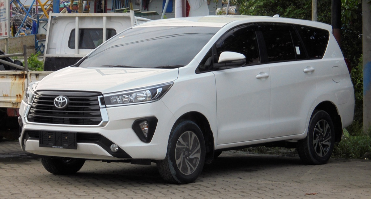 SUV — Toyota Innova / Mahindra Marazzo